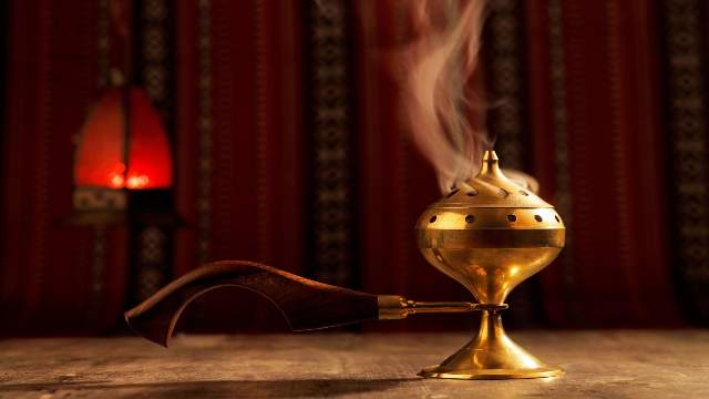 Bukhoor-Perfume-capital-of-Arabia-incense-burner
