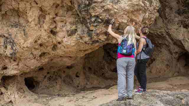 Hikers-in-Dhofar-mountains-in-Salalah-Adventure-Tour-in-Sultanate-of-Oman