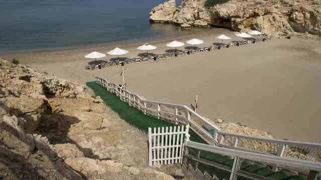 Next travel destination Oman affordable vacation Planning Service and Company 20 Hotel-in- oman-Beach-with-chairs-and-beach-umbrellas