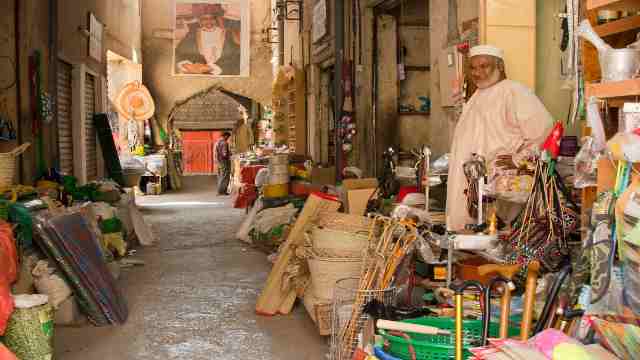 Nizwa-Oman-a-street-in-the-old-Arabian-souk-of-Nizwa-in-Oman