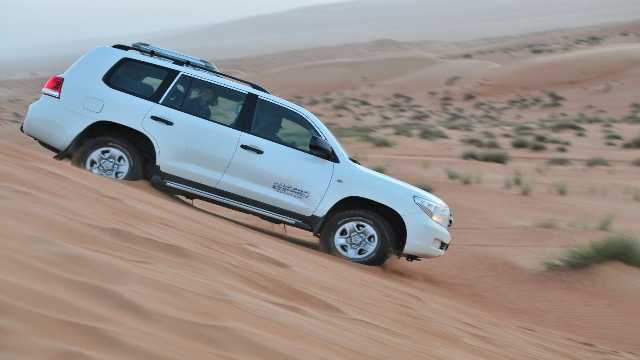 Oman -Desert-Dune-Bashing-by-Travelstoyou
