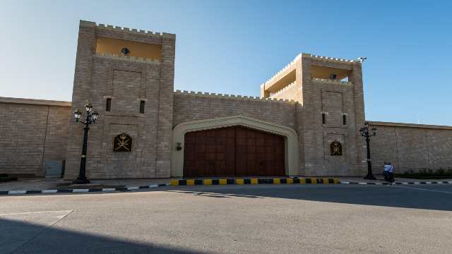 Salalah-Sultanat-of-Oman-Gate-to-the-Sultan-Qaboos-bin-Said's-Al-Husn-Palace-in-Salalah-Dhofar-Province-Oman
