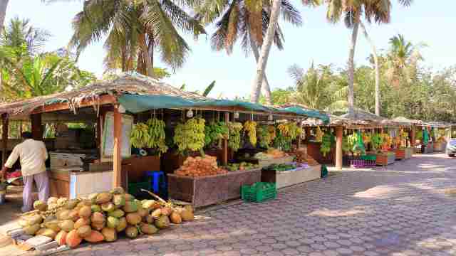 Salalah-in-Oman-Fruit-stalls-near-the-Street
